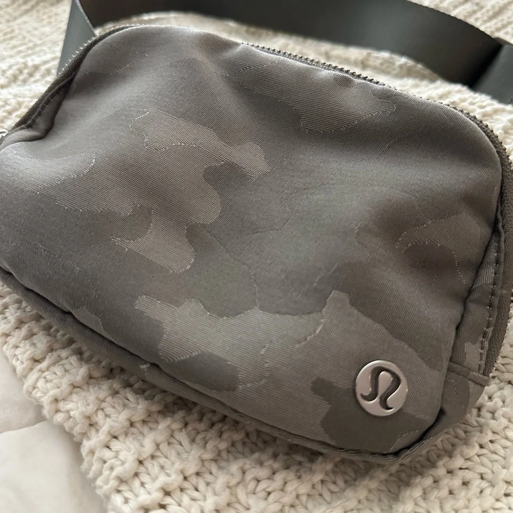 Lululemon bag - Picture 2 of 5